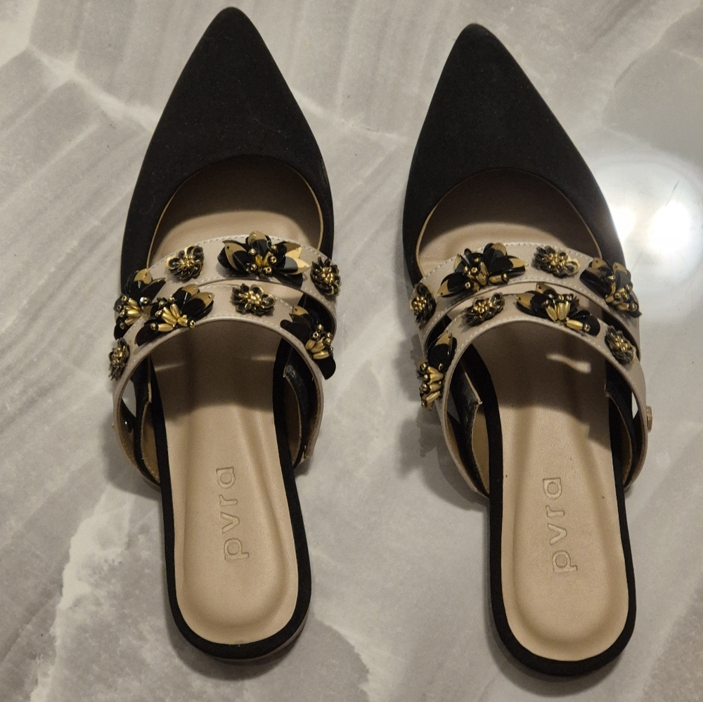 Elegant Black and Gold Slip-on Slippers 36